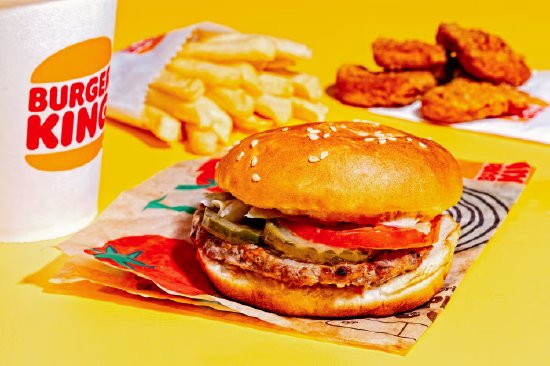 高企牛肉价格冲击汉堡市场；连锁品牌加码折扣应对需求变化。