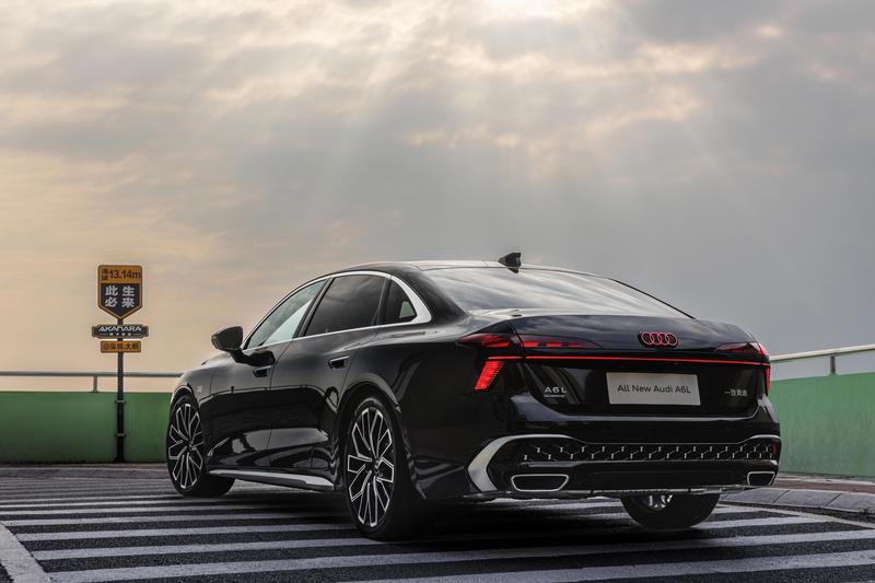  全新奥迪A6L开启预售，动感设计引领C级豪华新风向；智能座舱与先进动力系统全面升级。 汽车科技