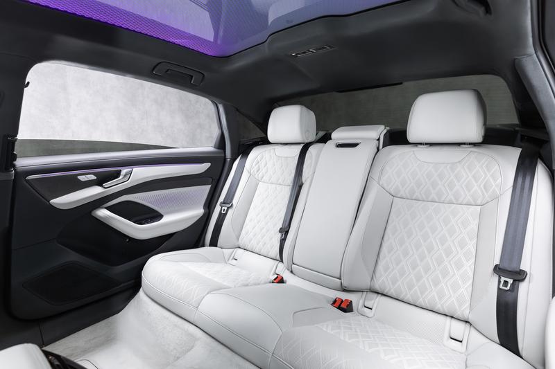  全新奥迪A6L开启预售，动感设计引领C级豪华新风向；智能座舱与先进动力系统全面升级。 汽车科技