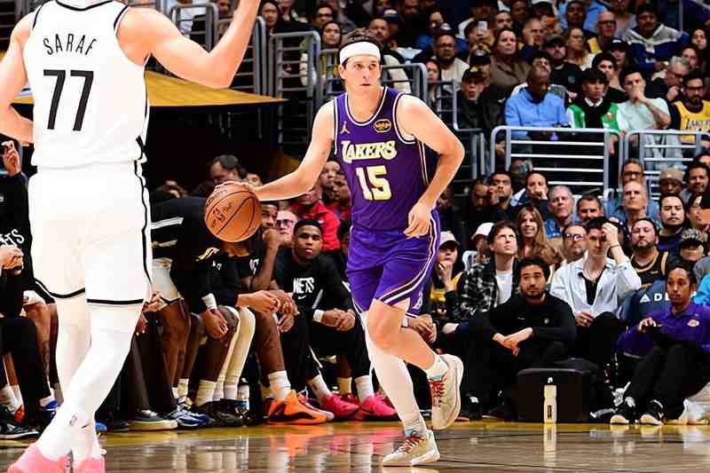 深陷泥潭的低迷与绝地反击的荣耀：湖人后场核心的救赎之路