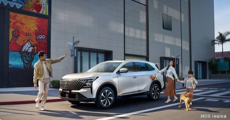 蓝鲸超擎混动技术解析:告别充电焦虑与高油耗的出行新解 汽车科技