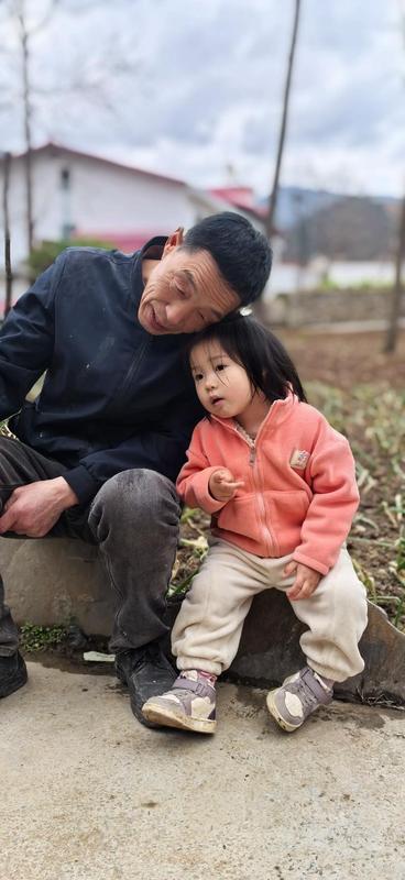  那个教你打太极、下棋、修凳子的老人，正在用最笨拙的方式偷偷爱你 情感心理