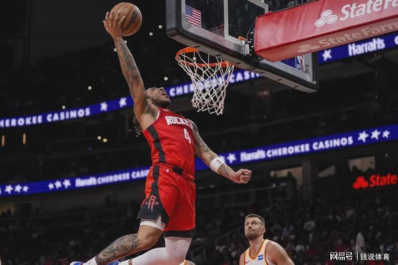 从板凳边缘到季后赛大名单——一个被低估的控卫终于等来了属于自己的位置 体育新闻