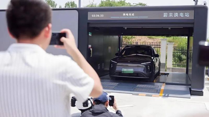 【技术复盘】特斯拉与蔚来的纯电路线博弈:为什么行业洗牌后只剩两家? 汽车科技