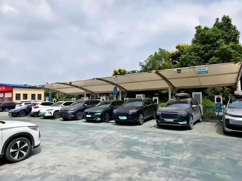 【技术复盘】特斯拉与蔚来的纯电路线博弈:为什么行业洗牌后只剩两家? 汽车科技